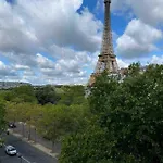 With Eiffel Tower View Apartament Paryż
