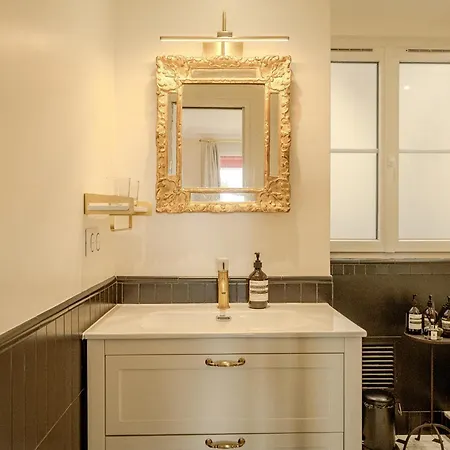 With Eiffel Tower View Διαμέρισμα