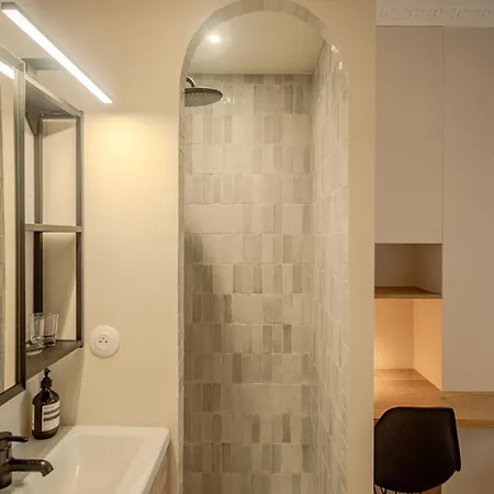 Apartament With Eiffel Tower View Paryż