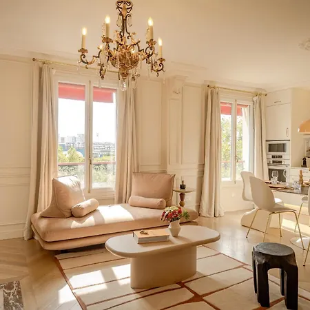 With Eiffel Tower View * Παρίσι