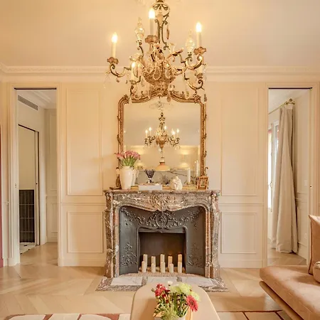 With Eiffel Tower View Διαμέρισμα