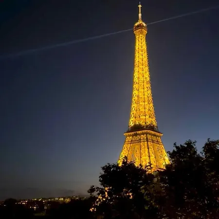 With Eiffel Tower View Apartamento
