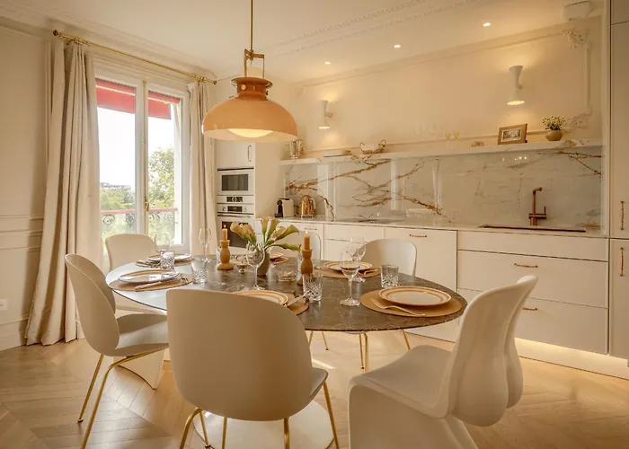 アパート With Eiffel Tower View