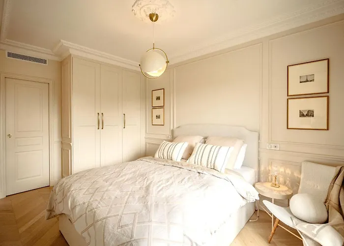 アパート With Eiffel Tower View *