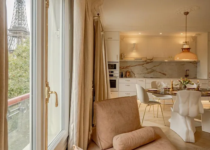 アパート With Eiffel Tower View