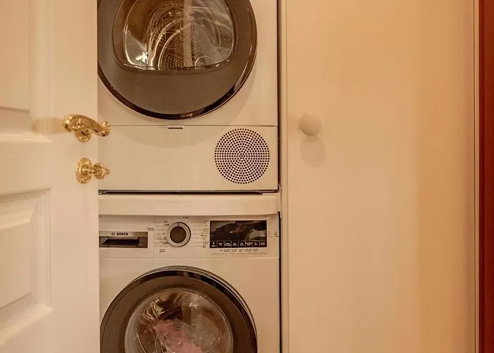 With Eiffel Tower View アパート *