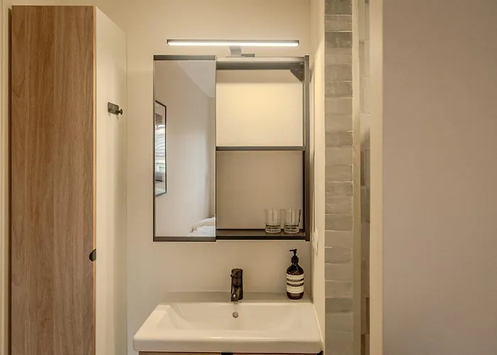 アパート With Eiffel Tower View *