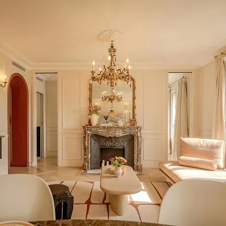 With Eiffel Tower View * Paryż