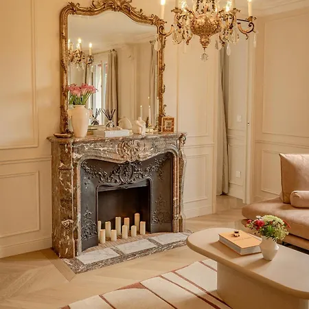 With Eiffel Tower View Apartament *