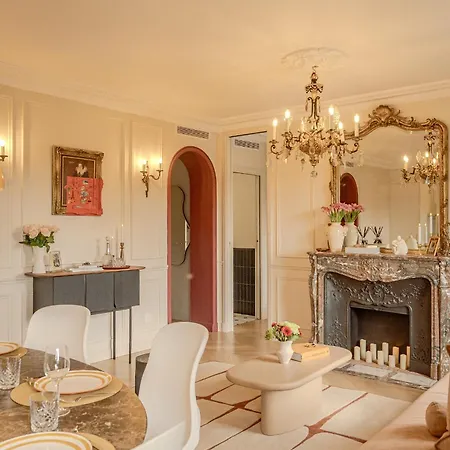 Apartament With Eiffel Tower View Paryż