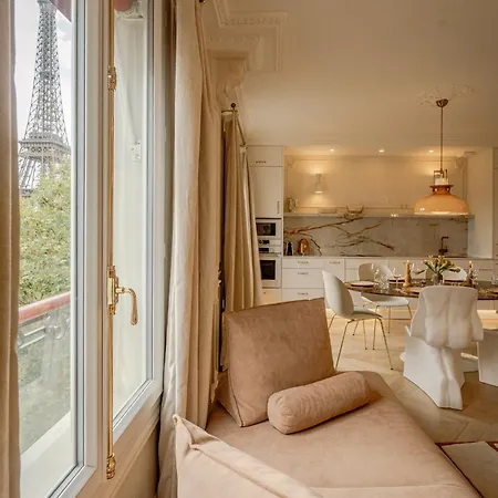 Apartament With Eiffel Tower View