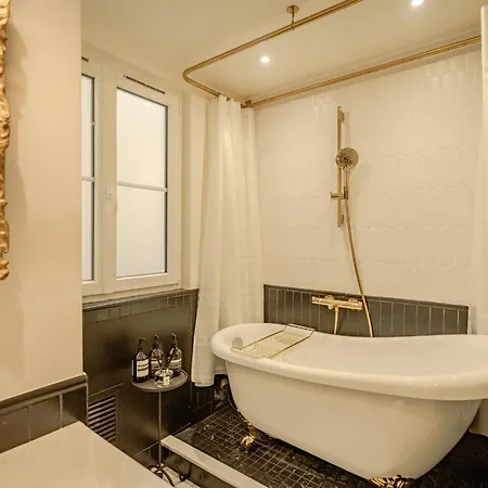 Apartament With Eiffel Tower View Paryż