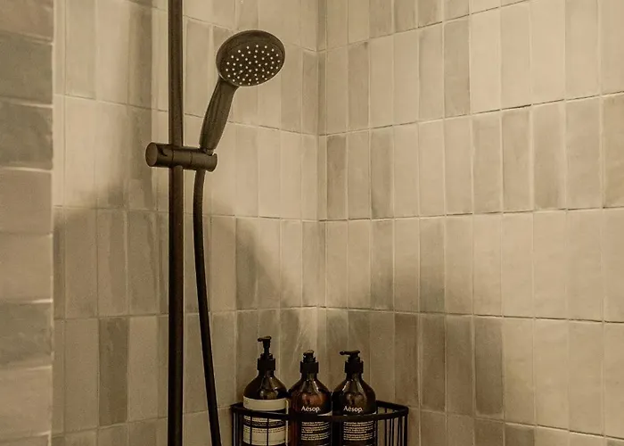 With Eiffel Tower View Apartamento *